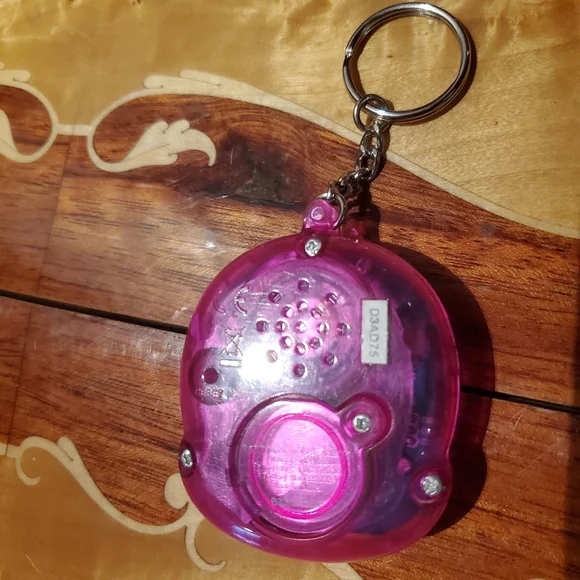 Gigapet Keychain Untested - Picture 2 of 3